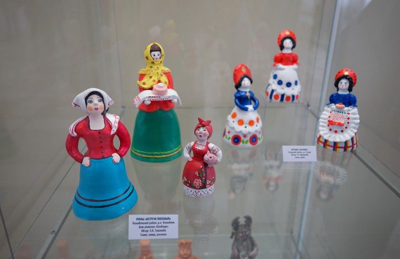 сувениры на выставке народный мастер в НГКМ